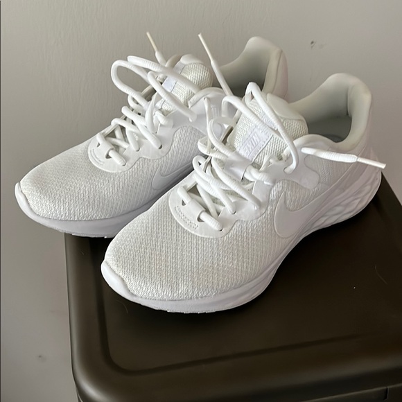 White Nike Running Shoes - Picture 2 of 7